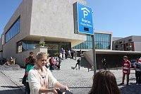 Bild: B&uuml;cherkette zum Umzug der Bibliothek