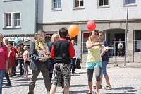 Bild: B&uuml;cherkette zum Umzug der Bibliothek