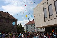 Bild: B&uuml;cherkette zum Umzug der Bibliothek
