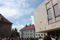 Bild: B&uuml;cherkette zum Umzug der Bibliothek