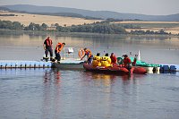 Bild: Gemeinsame &Uuml;bung am Stausee