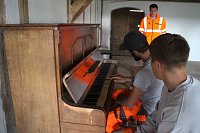 Bild: Arbeitseinsatz auf Burg Lohra