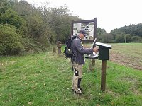 Bild: Oliver Mieth am ersten Stempel der Tour, 198, Glockensteine bei Steigerthal, ca. km 5