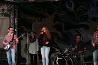 Bild: Musik und Artistik auf dem Theaterplatz