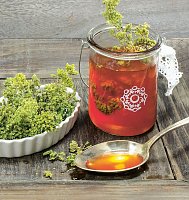 Bild: Scharf: Bei dieser intensiv nach frischen Tomaten schmeckenden Suppe kann jeder Gast die endg&uuml;ltige Sch&auml;rfe selbst bestimmen.