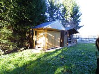 Bild: Zum Besuch im Hufhaus