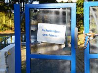 Bild: Zum Besuch im Hufhaus