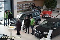 Bild: Viel los in der Autowelt Peter