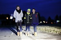 Bild: Sichtbarkeit im Stra&szlig;enverkehr: Wer hell gekleidet ist, wird besser gesehen. Am besten sind jedoch reflektierende Materialien
