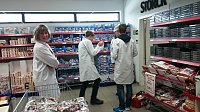 Bild: Radsportler belohnten sich mit Schokolade