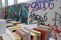 Bild: Die Graffiti Werke, die derzeit in der Nordh&auml;user Bibliothek zu sehen sind, werden demn&auml;chst versteigert