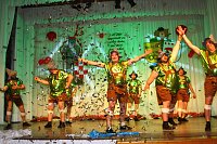 Bild: Zum 8. M&auml;nnerballettwettbewerb des BCC im Bleicher&ouml;der Kulturhaus sollte es zum Kopf an Kopf Tanzen kommen