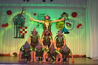 Bild: Zum 8. M&auml;nnerballettwettbewerb des BCC im Bleicher&ouml;der Kulturhaus sollte es zum Kopf an Kopf Tanzen kommen