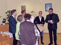 Bild: &Uuml;bergabe der Bauschutzbrillen an Abgeordneten des Landtages