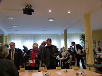 Bild: &Uuml;bergabe der Bauschutzbrillen an Abgeordneten des Landtages