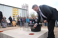 Bild: F&uuml;r die neue Sporthalle der Regelschule Ellrich wurde heute der Grundstein gelegt