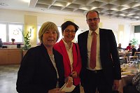 Bild: Wahlkampf f&uuml;r Matthias: Zugkr&auml;ftiges Trio, von links: Ex-Oberb&uuml;rgermeisterin Barbara Rinke, Heike Taubert, Matthias Jendricke.