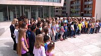 Bild: Mit der kleinen wei&szlig;en Friedenstaube wurde heute auf dem Nicolaiplatz vor dem Nordh&auml;user B&uuml;rgerhaus dem Ende des zweiten Weltkrieges gedacht