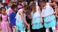 Bild: Mit der kleinen wei&szlig;en Friedenstaube wurde heute auf dem Nicolaiplatz vor dem Nordh&auml;user B&uuml;rgerhaus dem Ende des zweiten Weltkrieges gedacht
