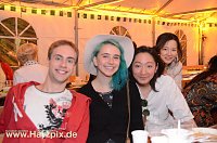 Bild: Die P&auml;pstin und Party