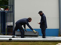Bild: Flutlichaufbau: Arbeiten am Mast-Anschlusskasten