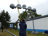 Bild: Der erste Mast ist geschafft
