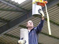 Bild: Der erste Mast ist geschafft