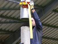 Bild: Der erste Mast ist geschafft