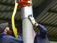 Bild: Der erste Mast ist geschafft