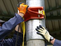Bild: Der erste Mast ist geschafft