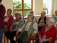Die Kinder des Förderzentrums St. Martin hatten für die Damen und Herren des Caritas-Heims ein Gespensterprogramm mitgebracht Bild: Die Kinder des Förderzentrums St. Martin hatten für die Damen und Herren des Caritas-Heims ein Gespensterprogramm mitgebracht