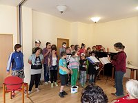 Die Kinder des Förderzentrums St. Martin hatten für die Damen und Herren des Caritas-Heims ein Gespensterprogramm mitgebracht Bild: Die Kinder des Förderzentrums St. Martin hatten für die Damen und Herren des Caritas-Heims ein Gespensterprogramm mitgebracht