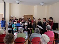 Die Kinder des Förderzentrums St. Martin hatten für die Damen und Herren des Caritas-Heims ein Gespensterprogramm mitgebracht Bild: Die Kinder des Förderzentrums St. Martin hatten für die Damen und Herren des Caritas-Heims ein Gespensterprogramm mitgebracht