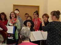 Die Kinder des Förderzentrums St. Martin hatten für die Damen und Herren des Caritas-Heims ein Gespensterprogramm mitgebracht Bild: Die Kinder des Förderzentrums St. Martin hatten für die Damen und Herren des Caritas-Heims ein Gespensterprogramm mitgebracht