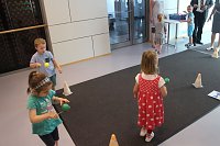 Eröffnung mit der Konfettikanone - die Flohburg feiert ihren dritten Geburtstag Bild: Eröffnung mit der Konfettikanone - die Flohburg feiert ihren dritten Geburtstag