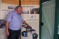 Werner Schumann in der historischen Gartenhütte. Bild: Werner Schumann in der historischen Gartenhütte.