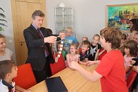 Dem OB über die Schulter geschaut - die Grundschüler aus Niedersalza durften Klaus Zeh mit Fragen löchern Bild: Dem OB über die Schulter geschaut - die Grundschüler aus Niedersalza durften Klaus Zeh mit Fragen löchern