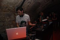 Raw Elements And Deep Grooves im Grease Bild: Raw Elements And Deep Grooves im Grease