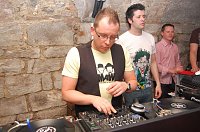 Raw Elements And Deep Grooves im Grease Bild: Raw Elements And Deep Grooves im Grease