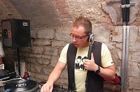 Raw Elements And Deep Grooves im Grease Bild: Raw Elements And Deep Grooves im Grease