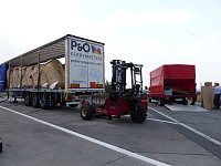 Bild: Gefahrgut soll umgeladen und gesichert werden