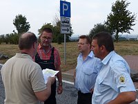 Bild: Gefahrgut soll umgeladen und gesichert werden