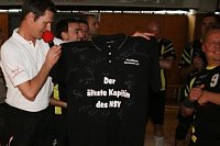 Bild: Kapit&auml;n nimmt Abschied
