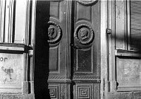 Bild: Detail einer T&uuml;r - aufgenommen 1954
