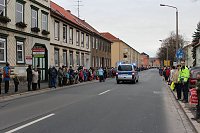 Bild: N&auml;rrinnen und Narren trotzen Wetter (1)