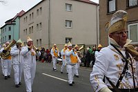 Bild: N&auml;rrinnen und Narren trotzen Wetter (1)
