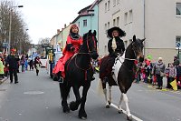 Bild: N&auml;rrinnen und Narren trotzen Wetter (1)