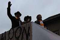 Bild: N&auml;rrinnen und Narren trotzen Wetter (1)