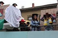 Bild: N&auml;rrinnen und Narren trotzen Wetter (1)