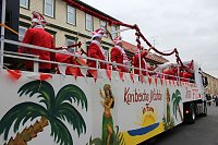 Bild: N&auml;rrinnen und Narren trotzen Wetter (1)